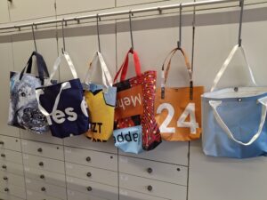 Taschenverkauf für guten Zweck